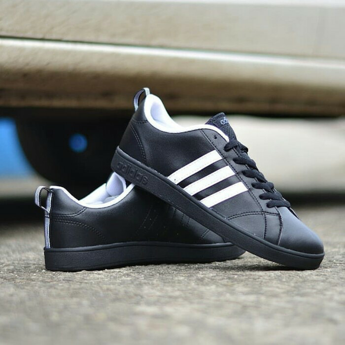 adidas neo valstripes