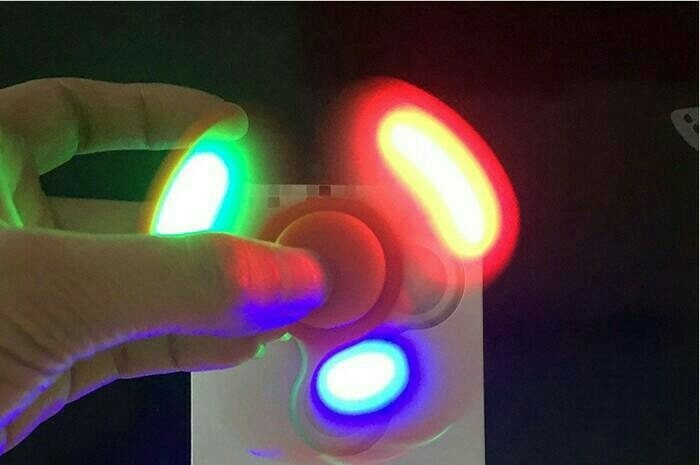 #Mainan & Hobi spinner lampu fidget hand spiner led putar nyala KEREN