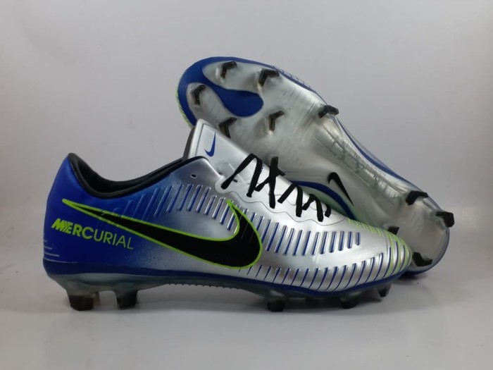 neymar r9 boots