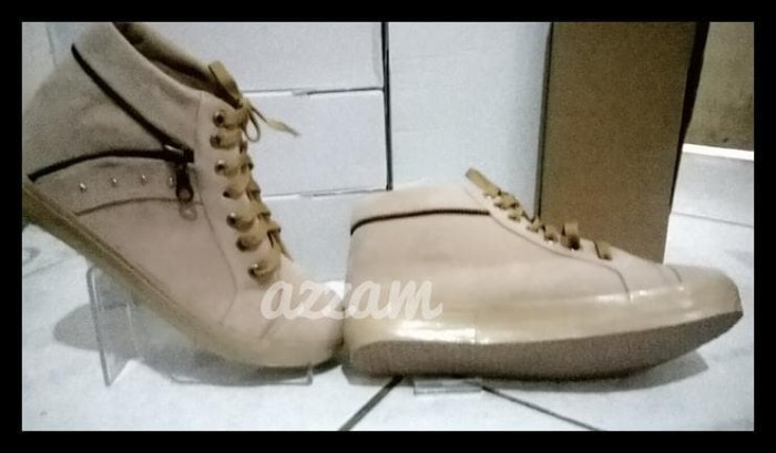 Sepatu Wanita Boot Cream Cm12 !!