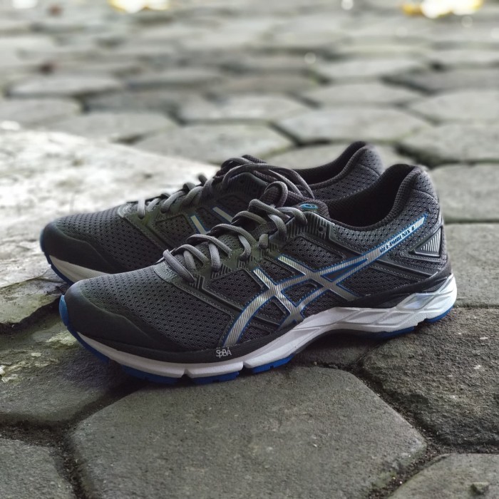 asics gym training shoes