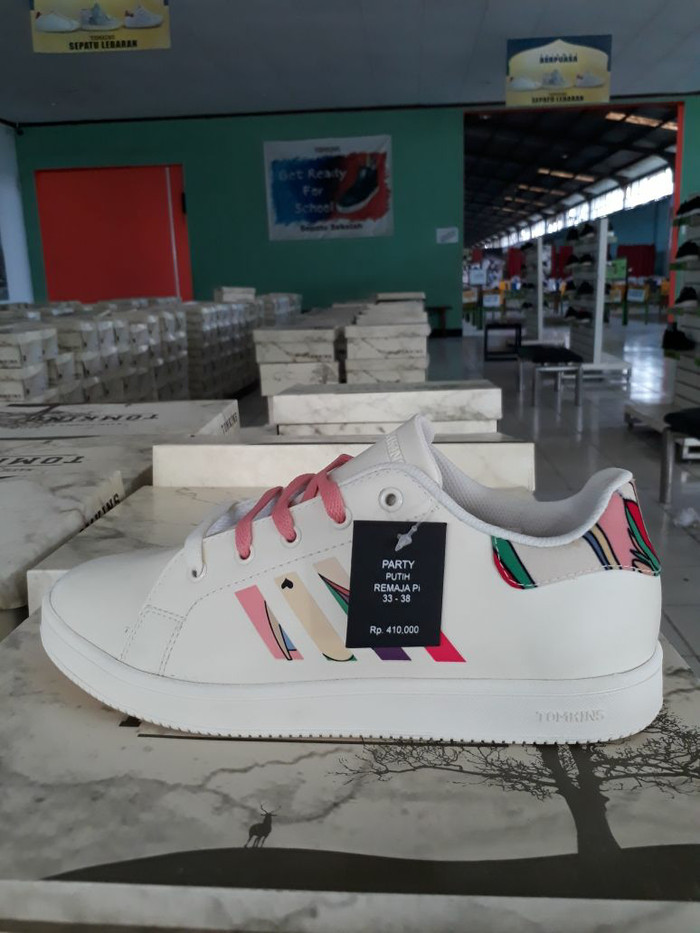 Sepatu Remaja Warna Putih 6