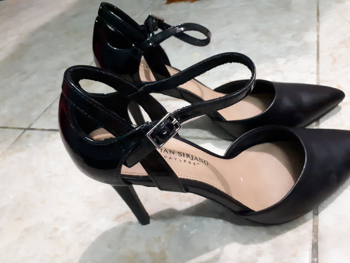 black shoes at payless