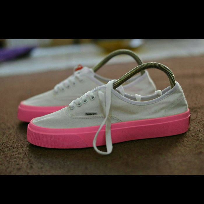 vans authentic white pink