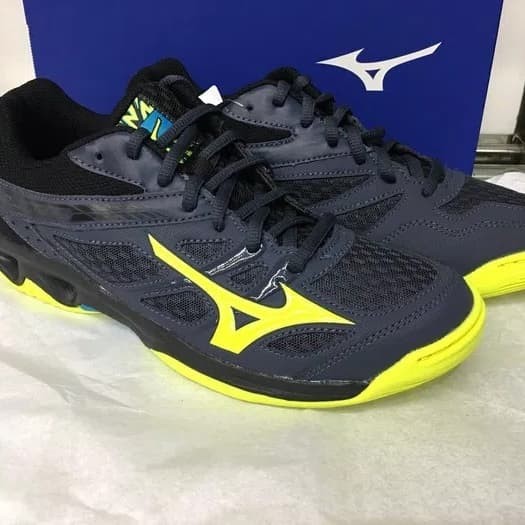 Sepatu olahraga volly badminton mizuno thunder blade black grey