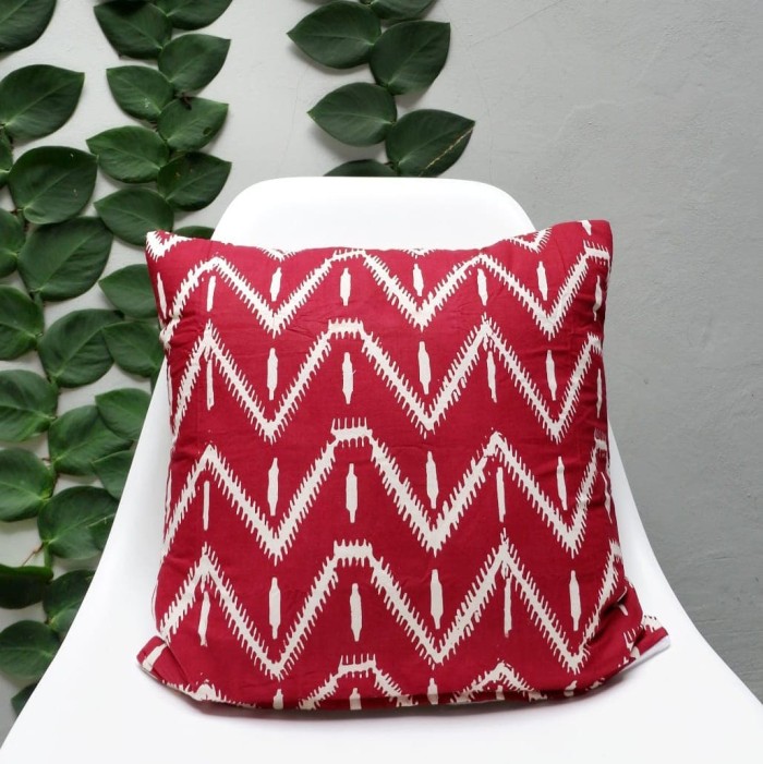 Eolins 5 Sarung Bantal Sofa Batik Paisley Jsps040 Daftar Harga Source · Sarung Bantal Sofa Cushion Cover Batik Merah