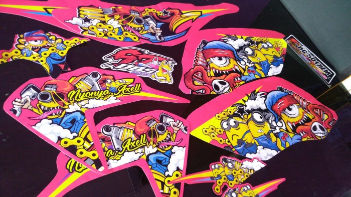 Decal / striping Ninja RR 150 Minion Zombie vector
