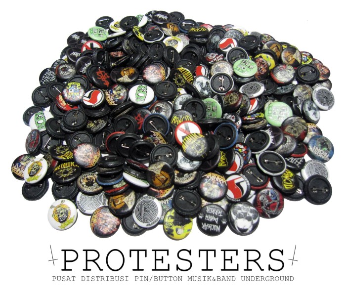 Button band. Button band
