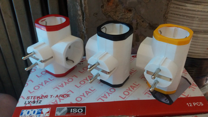 tee arde loyal / steker arde 3 socket / colokan T sambung 3 in 1 warna