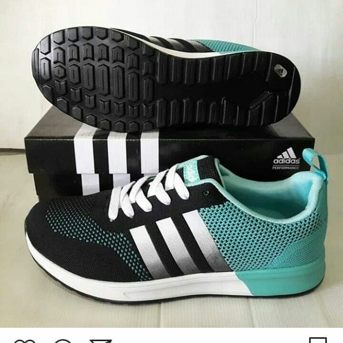 sepatu badminton adidas bukan yonex