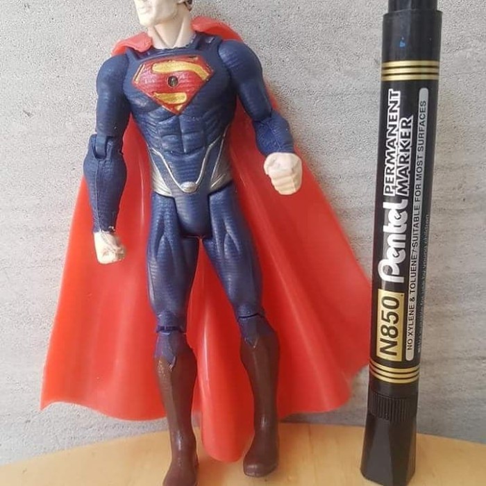 DC COMICS JUSTTICE LEAGUE MAN OF STEEL SUPERMAN WITH BASE FIGURE