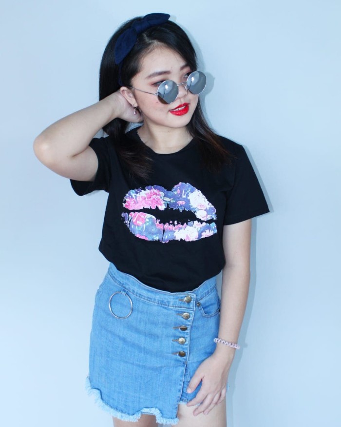 POPOLATOS KAOS KISS FLOWER ALL SIZE FIT TO L - Hitam