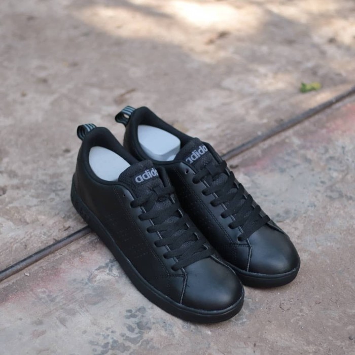 adidas advantage hitam