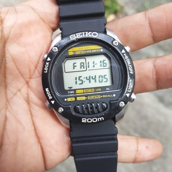 seiko scuba diver 200m digital