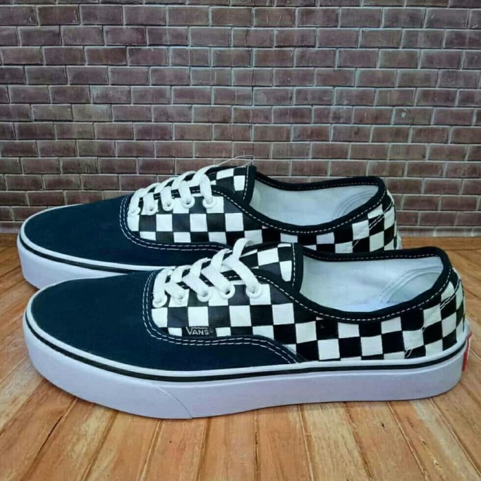 vans authentic motif vans authentic motif