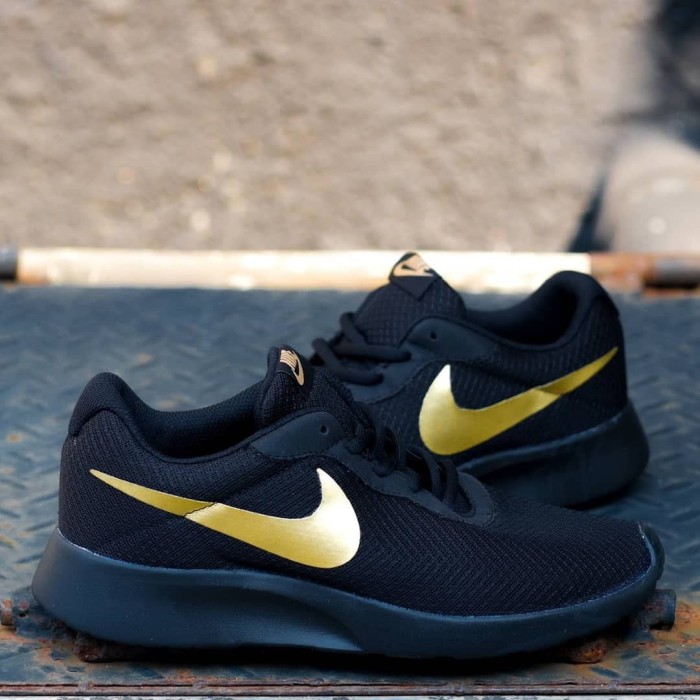 nike tanjun black gold original
