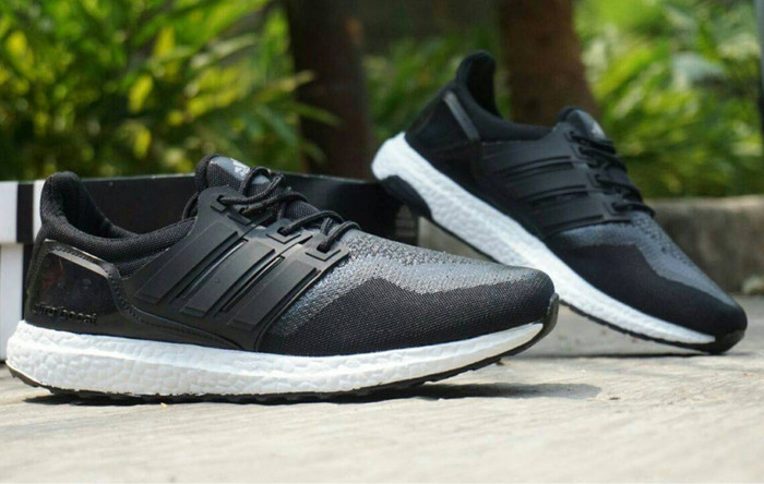 ultra boost hitam