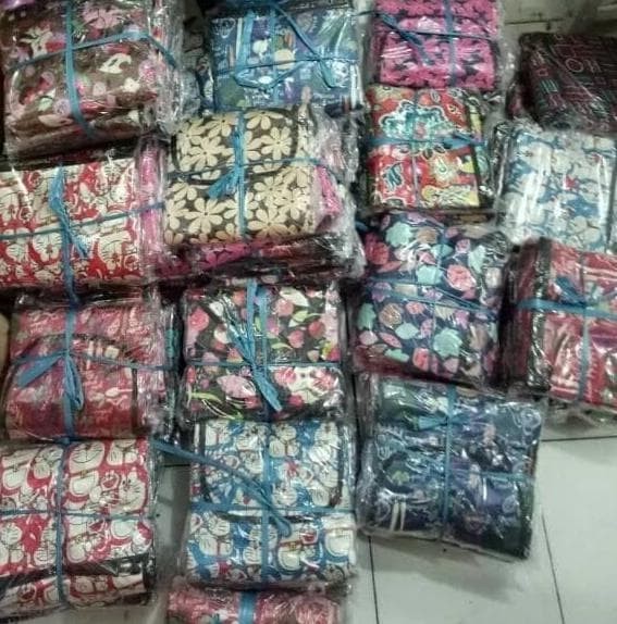 Tikar Plastik Lipat Waterproof Karpet Piknik Kemping Tamasya Bermain Rekreasi Arisan Pengajian Umroh . Source · 2ND MATRAS PIKNIK MOTIF FOLDABLE TIKAR ...