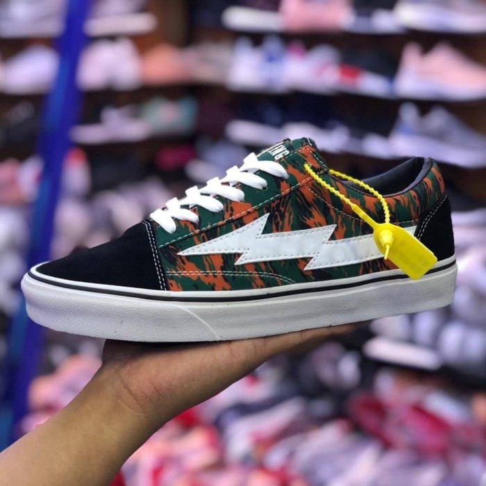 sepatu revenge storm