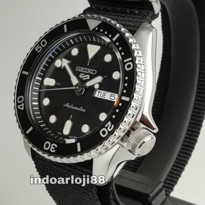seiko black watch