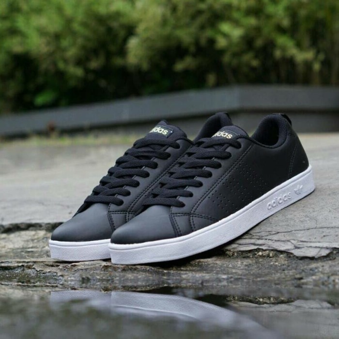 adidas advantage black and white