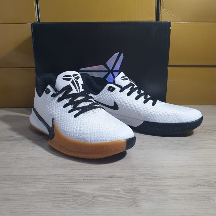 mamba focus white
