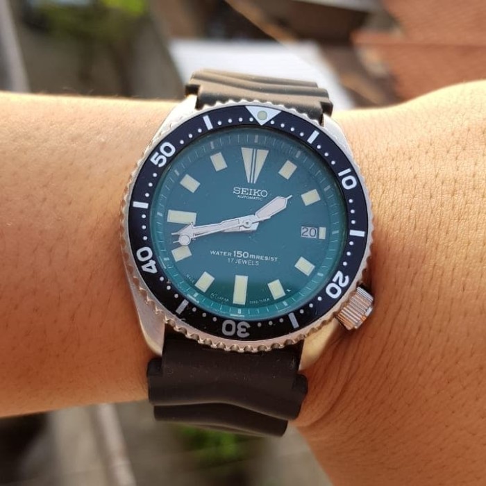green dial seiko diver