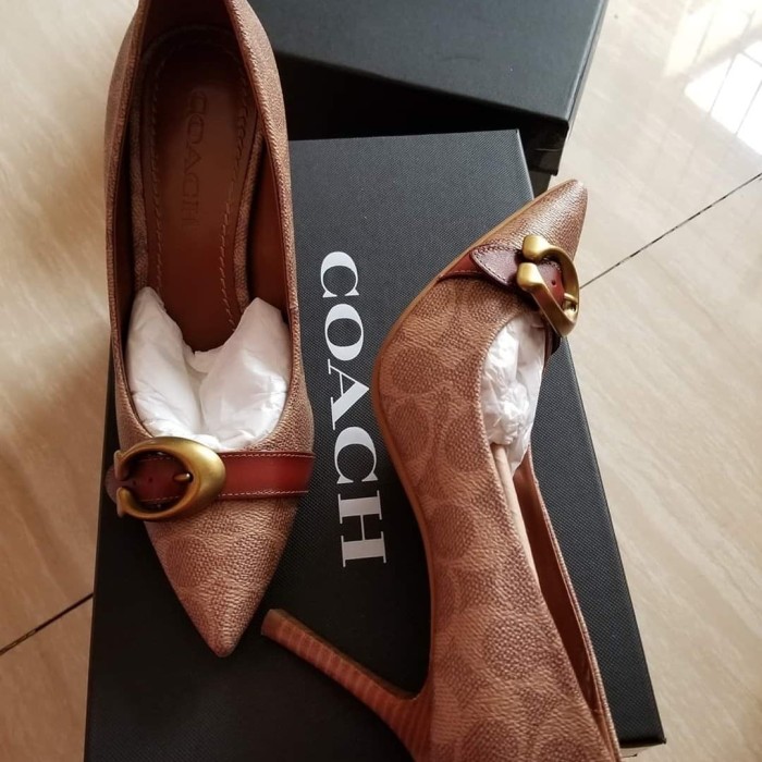 coach waverly signature buckle pumps
