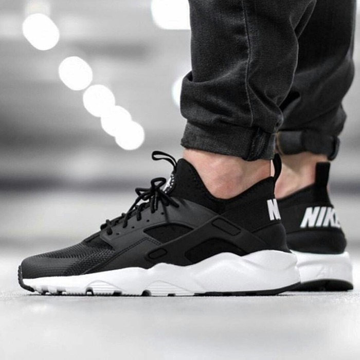 huarache run ultra black and white