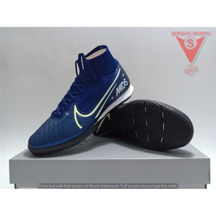 Nike JR Superfly 6 Elite CR7 Firm Ground Cleat 5Y .Congo