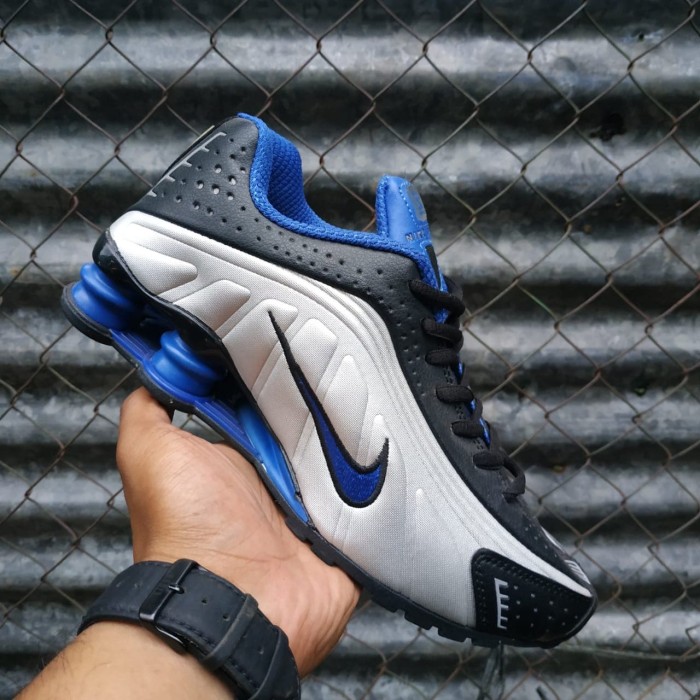 sepatu nike shox r4