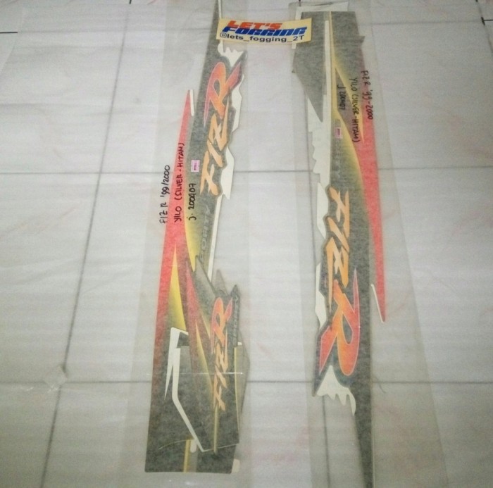 F1 Zr Hitam