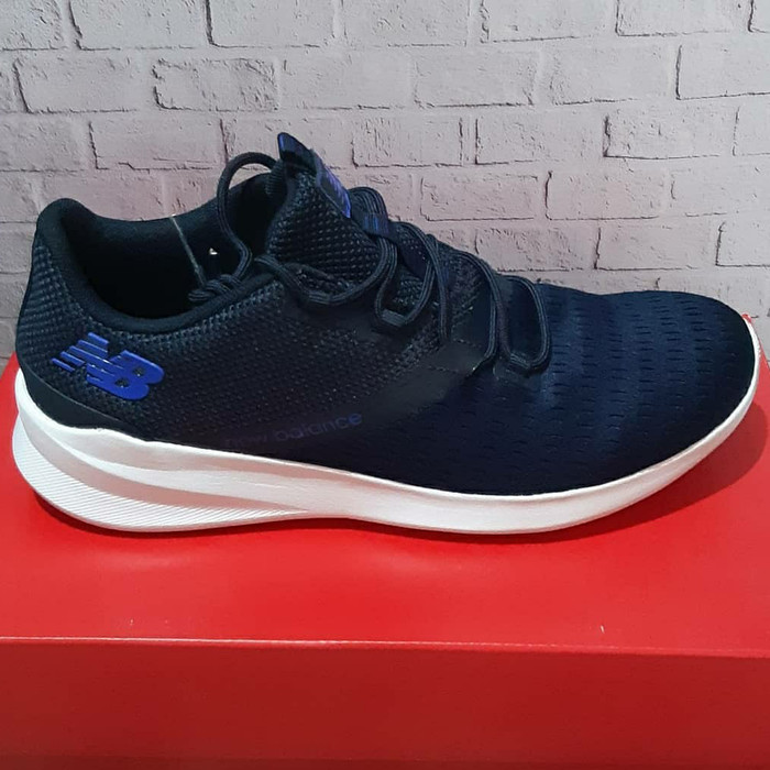 new balance lazr amp