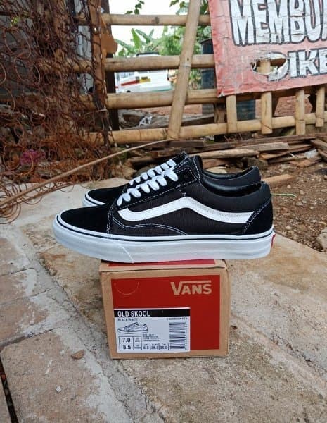 harga sepatu vans old skool
