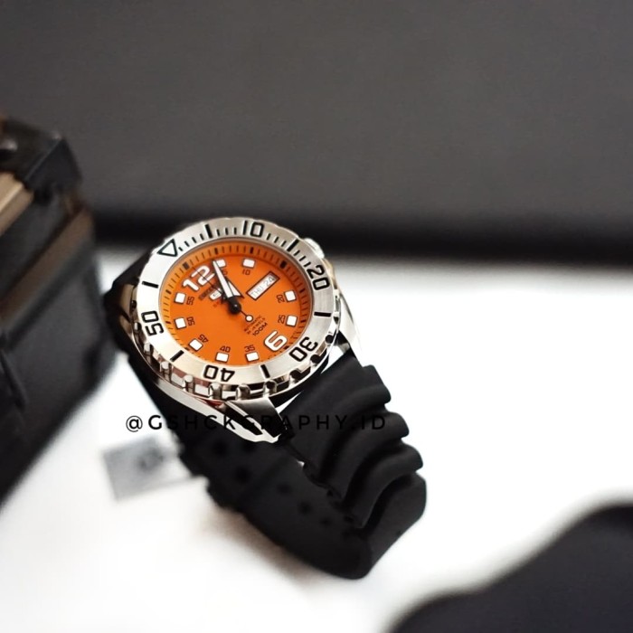 seiko 5 orange baby monster