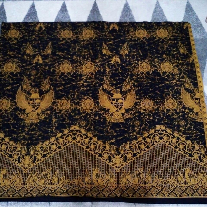 Baju Batik Motif Burung  Garuda  Contoh Motif Batik