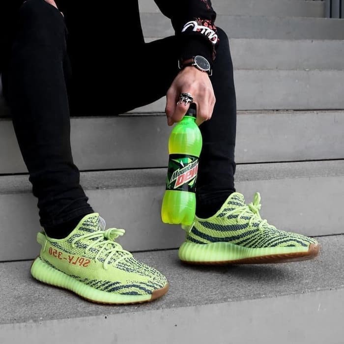 yeezys 350 v2 semi frozen yellow