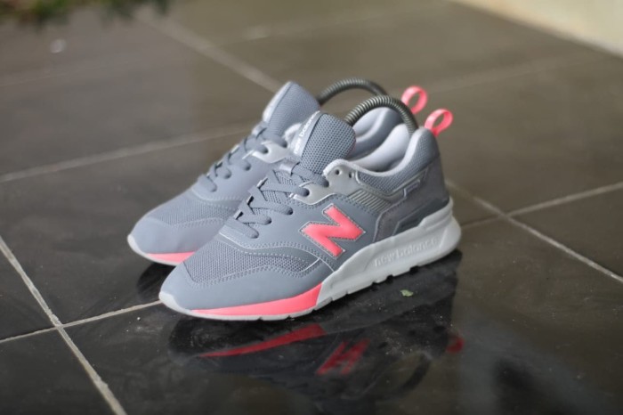 new balance 997 grey pink