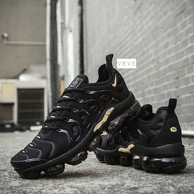 nike air vapormax plus black and gold