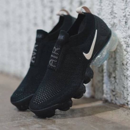 all black vapormax moc