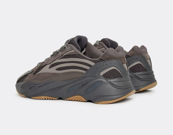 yeezy 700 geode v2