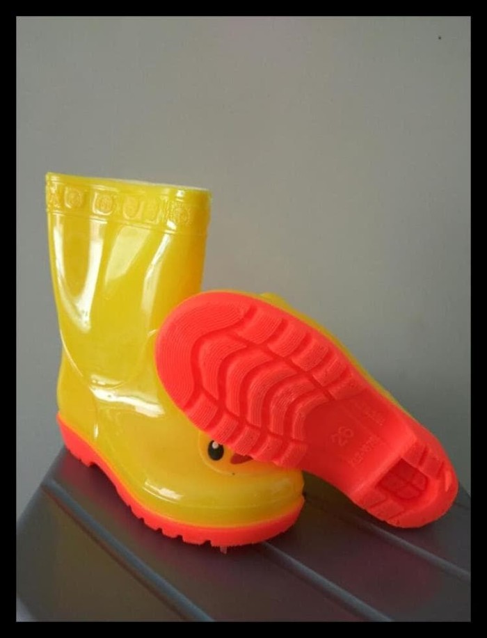 stores that sell duck boots