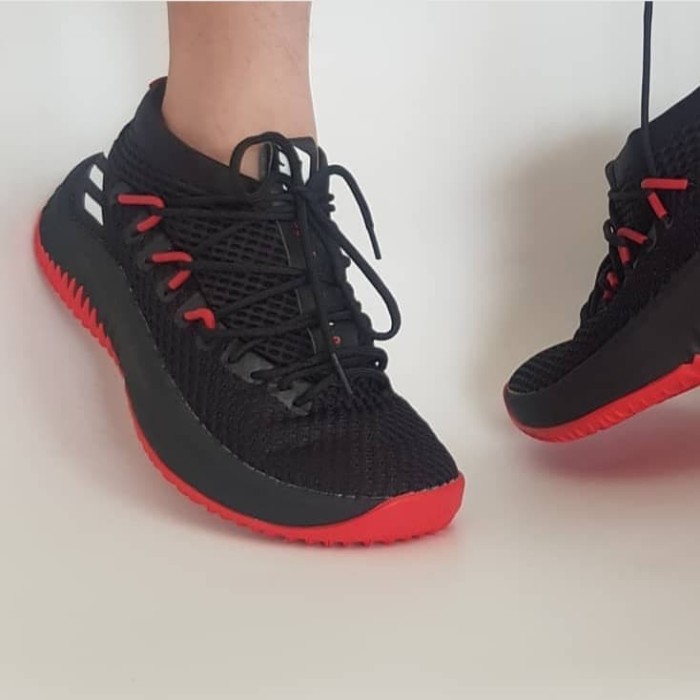 dame 4 black and red