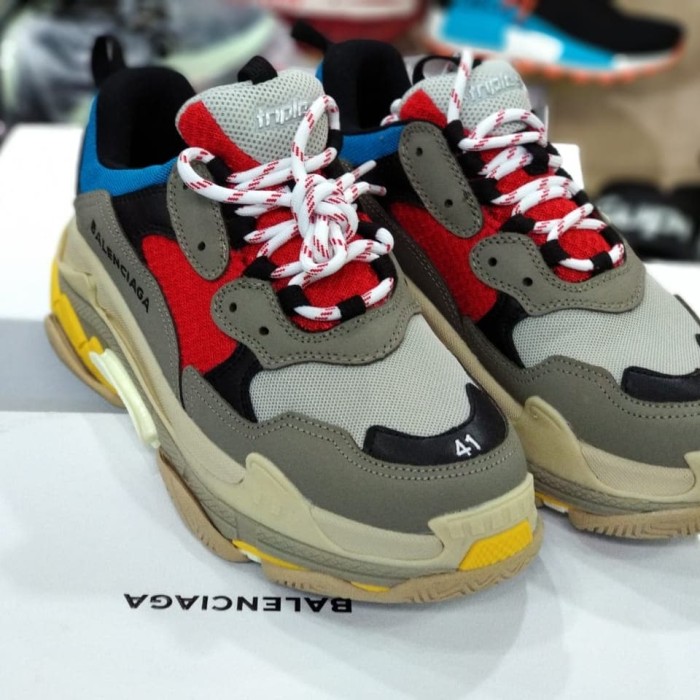 best color balenciaga triple s