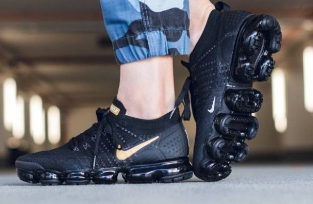 vapormax flyknit black and gold