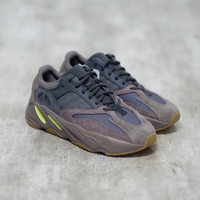yeezy 700 mauve real