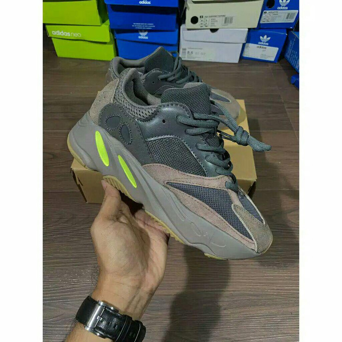 yeezy 700 mauve v2