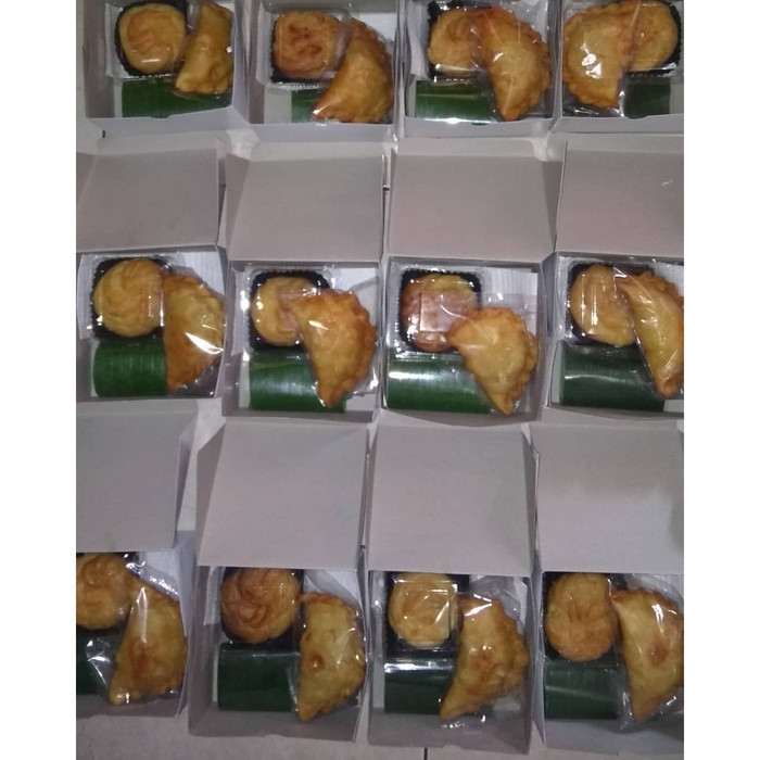 Jual Snack Box Paket Simpel isi 3 Macam Kue Halal Enak 