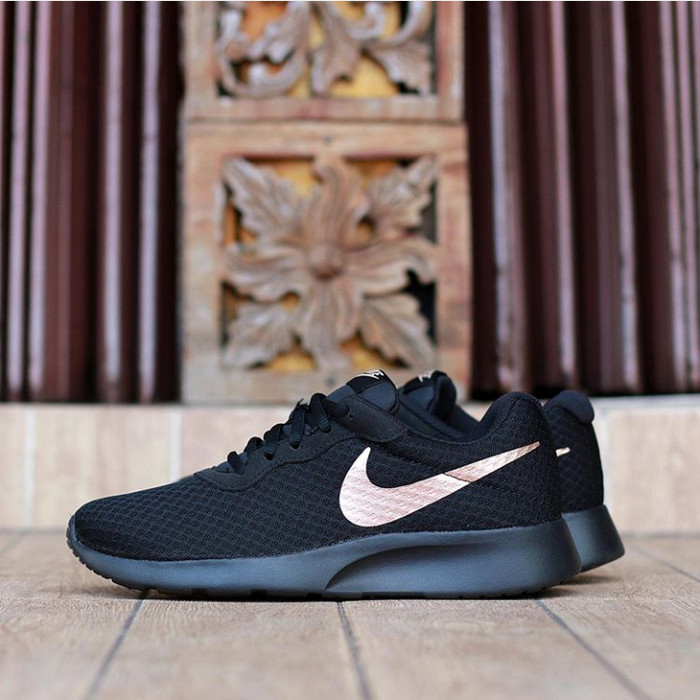 nike tanjun black and rose gold