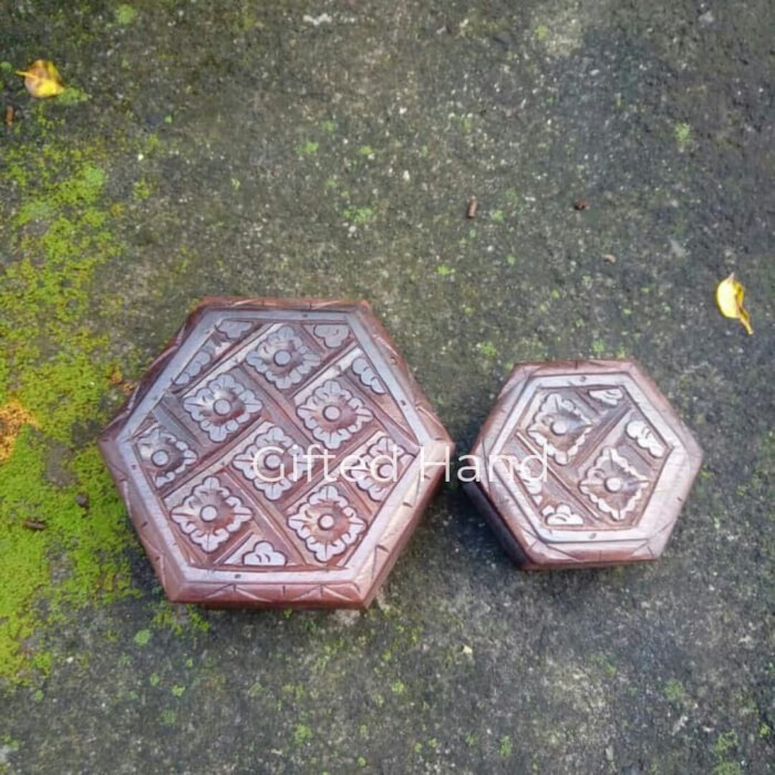 Jual Kotak Kayu 12cm Box Cincin Kotak Perhiasan Ukiran Kayu Sonokeling Kota Denpasar Gifted Hand Tokopedia